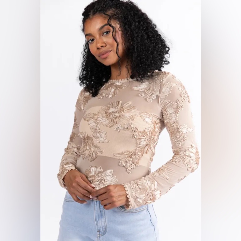 Elegant Floral Lace Top - Cream